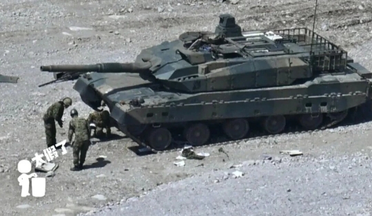  日本自衛隊的一輛坦克發生膛炸事件造成3死1重傷，網路傳出說砲彈是中國製造，引發中媒反駁。 圖 : 翻攝自澎派新聞 