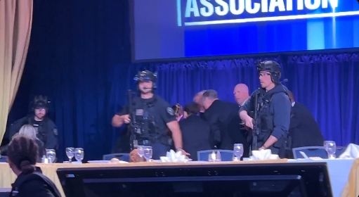 晚宴變逃生現場！白宮政商名流全場趴桌 現場陷恐慌