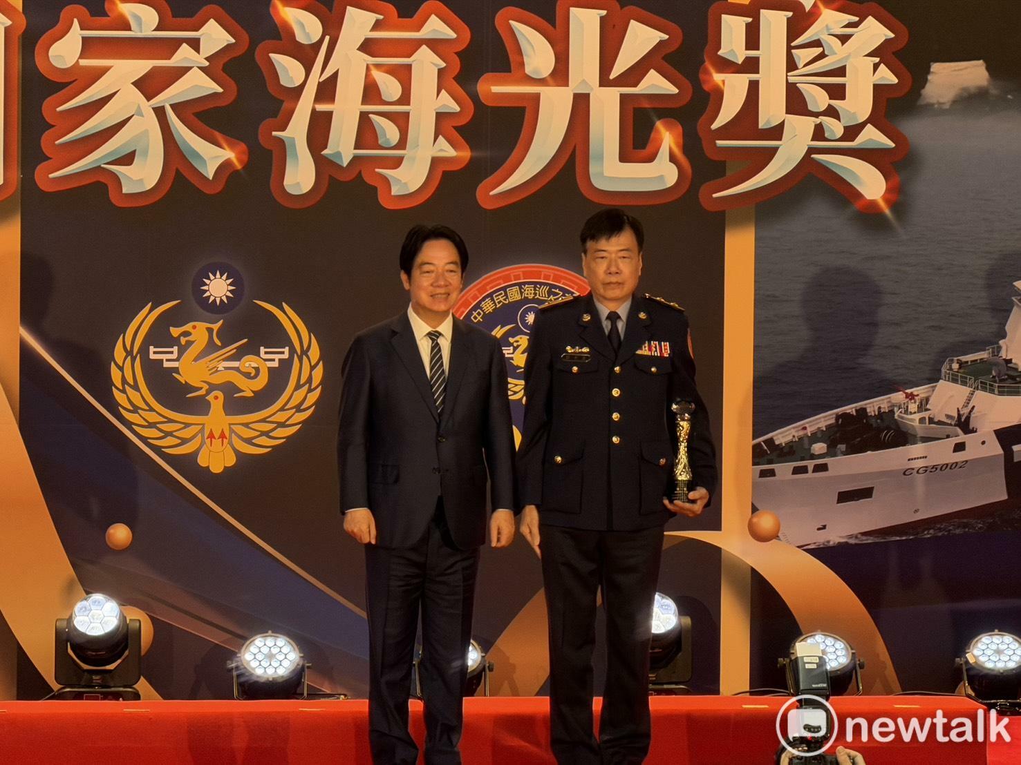  賴清德頒發「國家海光獎」。 圖：高逸帆／攝 