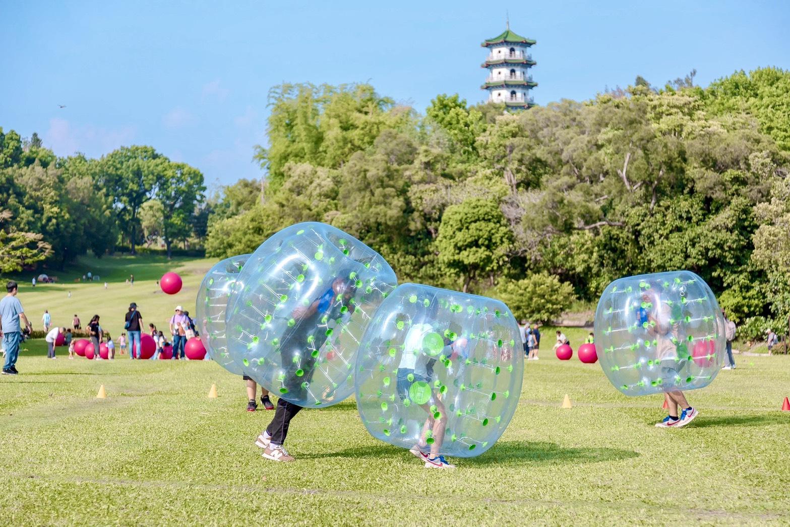  高雄果嶺自然公園「OB泡泡」對戰體驗區。 圖：高雄市觀光局/提供 