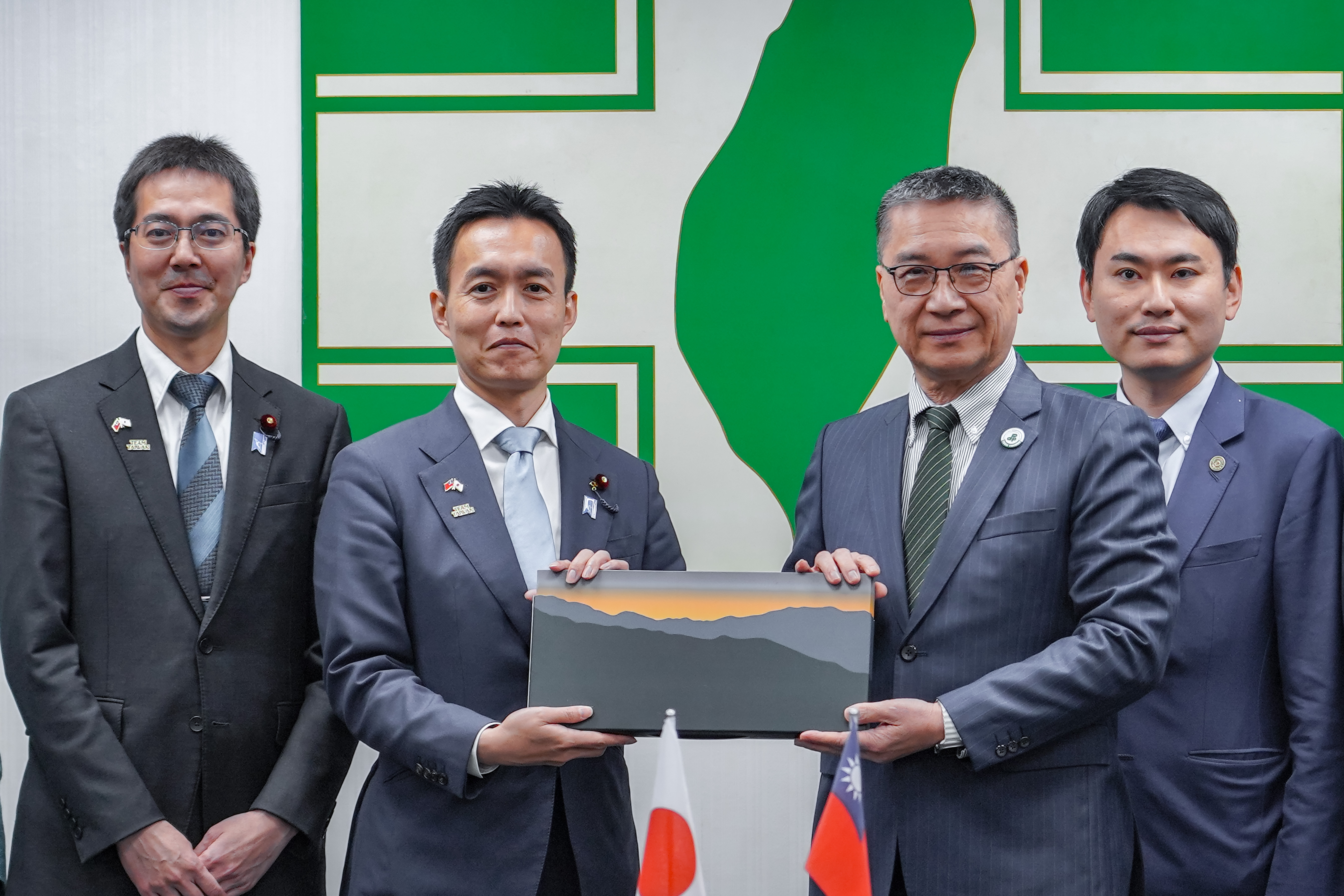  日本自民黨青年局拜會民進黨。 圖：民進黨提供