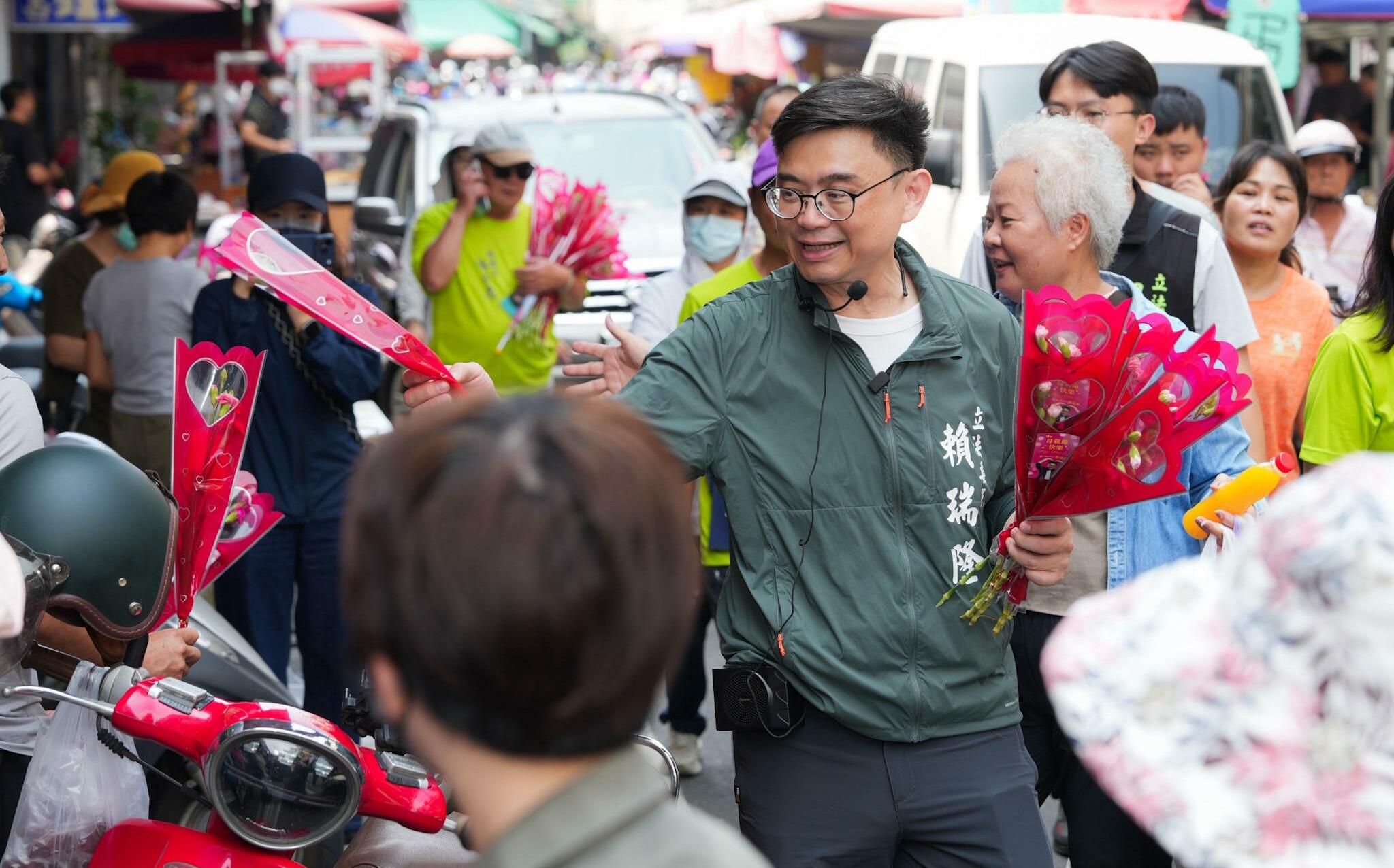 母親節提「雄愛媽媽三大承諾」 賴瑞隆:做媽媽最堅強後盾