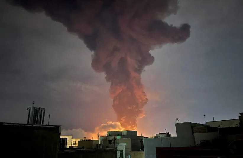  沙烏地阿拉伯針對伊朗採取邊打邊談的策略，成功降低伊朗對其境內發射飛彈的頻率。 圖:翻攝自 X @rheytah 