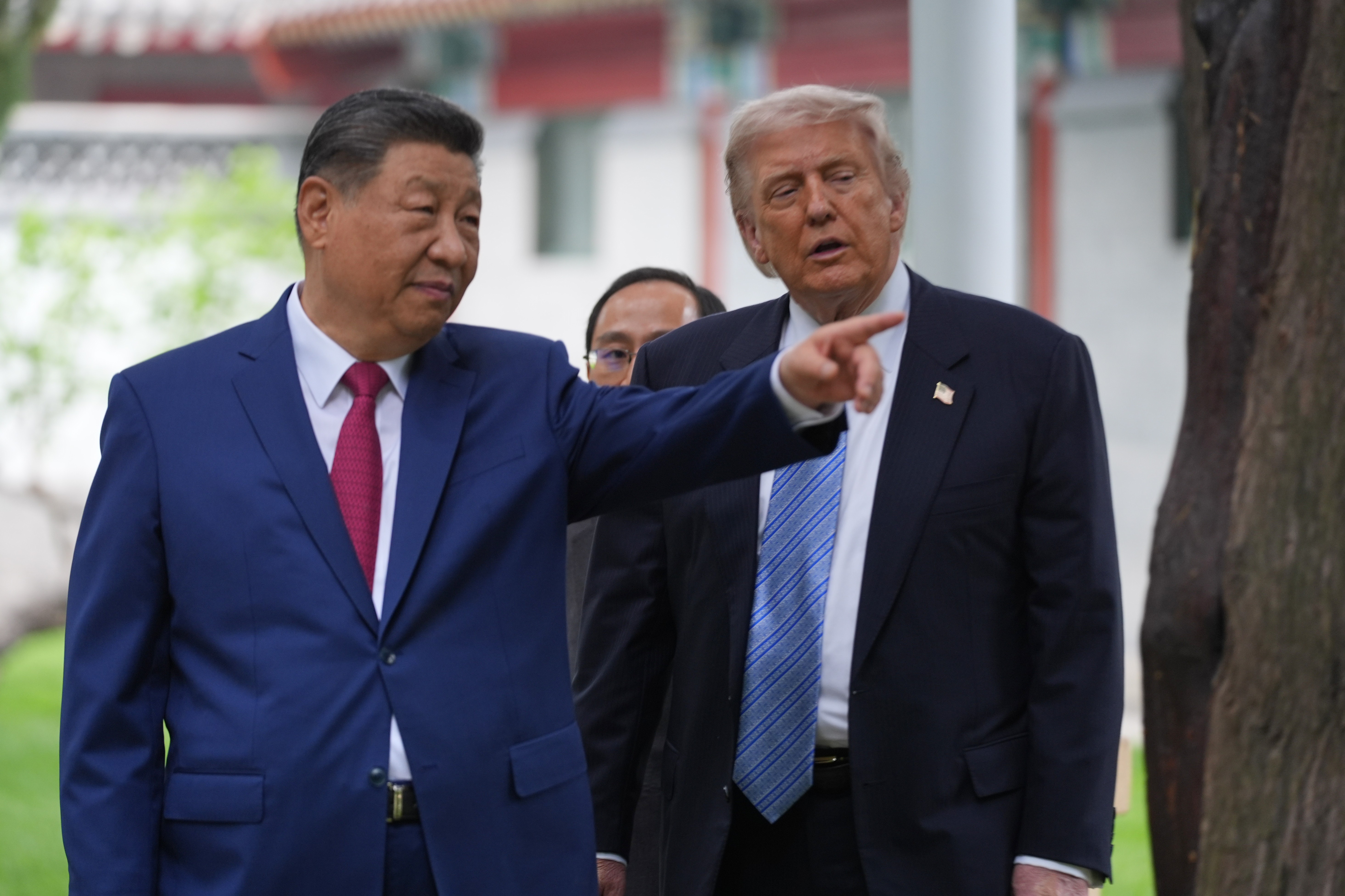  中國國家主席習近平帶著美國總統川普在中南海內參觀。 圖：達志影像/美聯社 