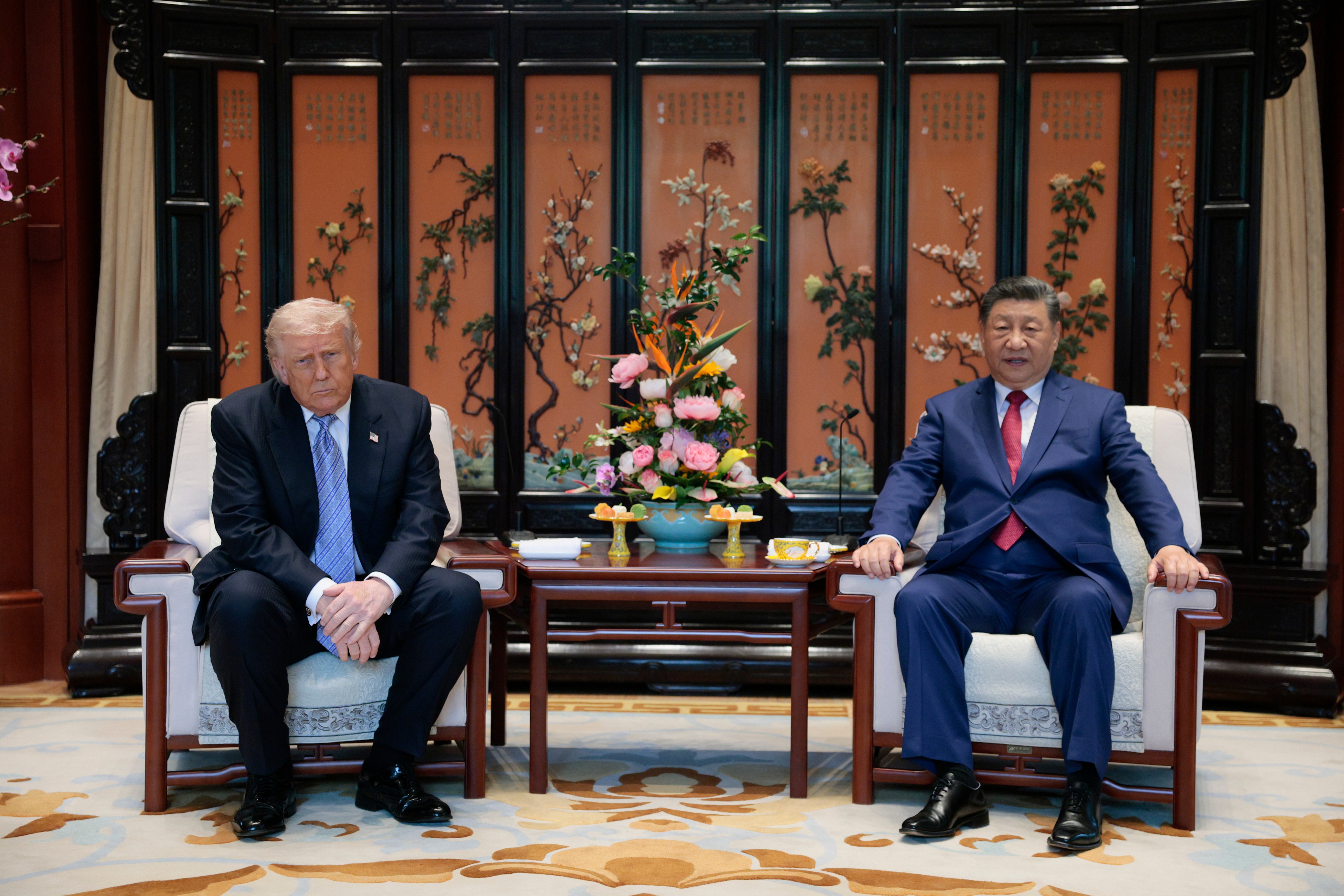  中國國家主席習近平帶著美國總統川普在中南海進行茶敘。 圖：達志影像/美聯社 