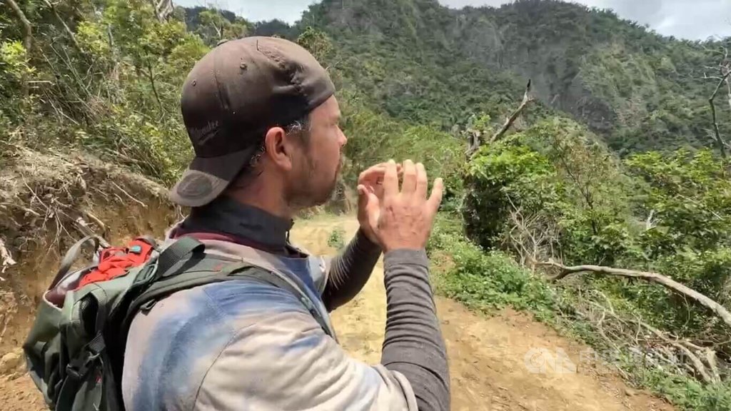 澳洲男困峭壁山洞7天吹薩克斯風 搜救隊聞聲救人