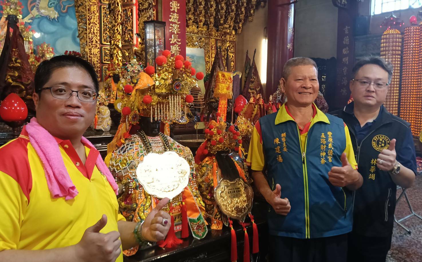 「嫌金牌太小」媽祖聽到了!銀樓老闆爐主遭託夢 趕製大金牌奉獻