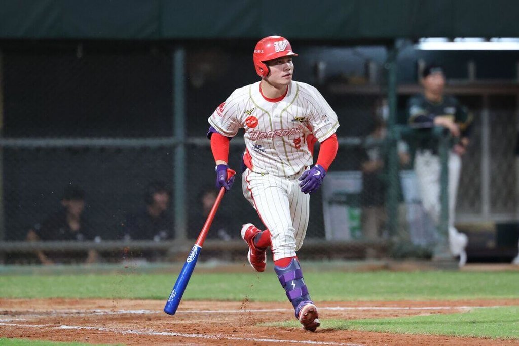 李凱威關鍵二壘打獲MVP 龍勝雄鷹近期4連勝
