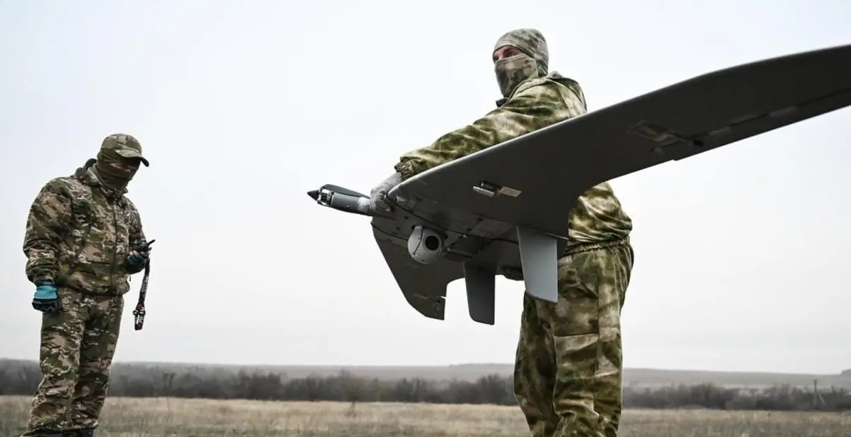 俄軍方面亦同步強化無人機戰力結構，除俄國防部直屬的「盧比孔」無人機部隊外，亦逐步推進在集團軍、師級與旅級單位部署直屬無人機分隊，使無人機能力逐層下沉至基層作戰單位。 圖:翻攝自搜狐
