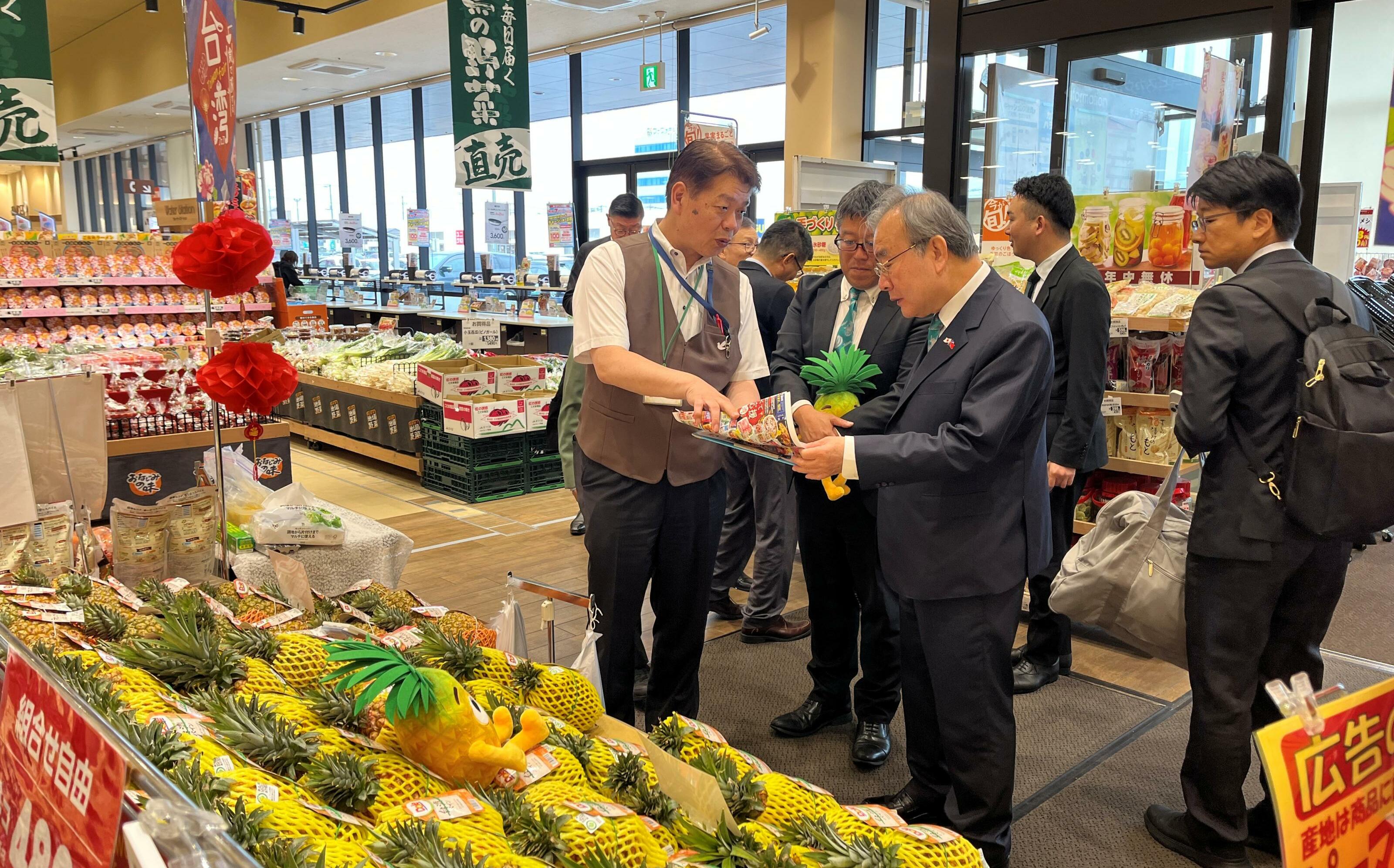 台灣鳳梨甜進日本校園!茨城108校供餐創紀錄 3.8萬學童吃得到