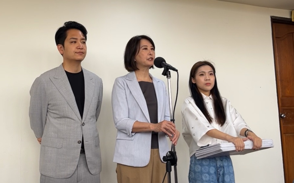 碳基被控「綠友友」喊告 藍委今加碼爆料回擊