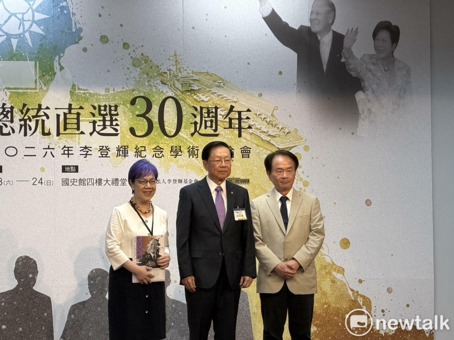  國史館館長陳儀深（右）、李登輝基金會董事長李安妮（左）、總統府資政田弘茂（中） 圖：高逸帆／攝 