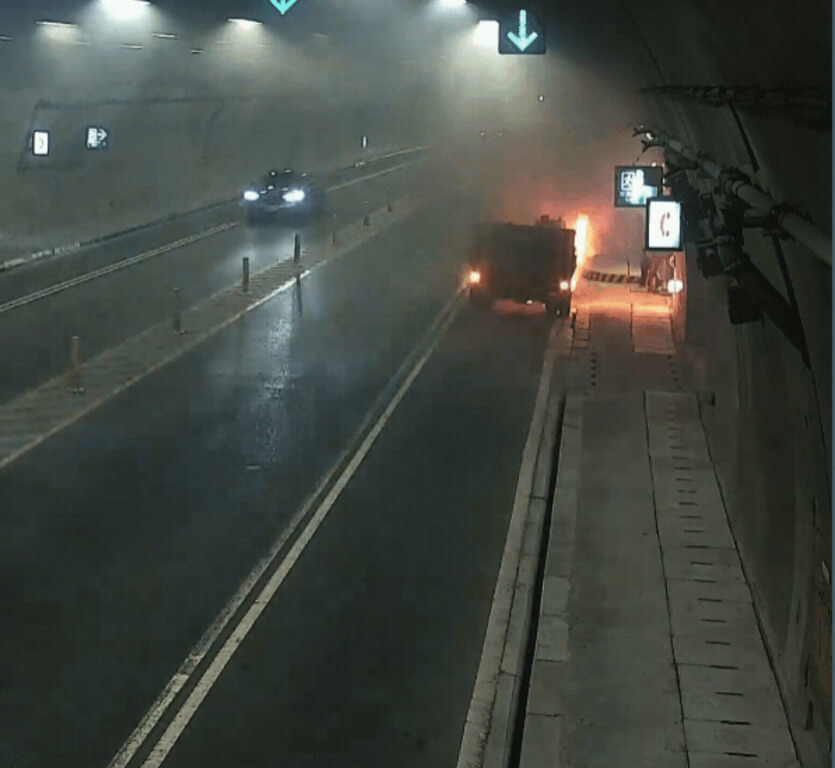 蘇花改仁水隧道小貨車自燃 駕駛控制火勢消防撲滅