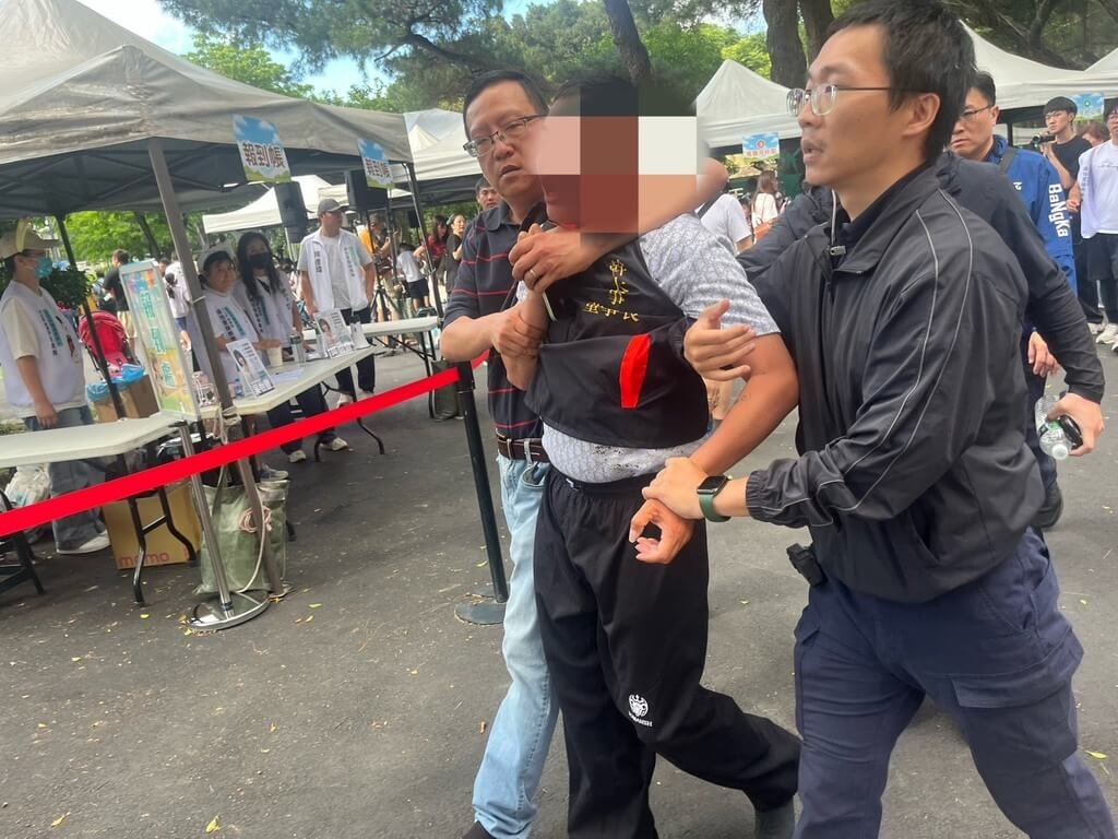 柯文哲出席活動遭丟擲雞蛋 北市警逮1男送辦