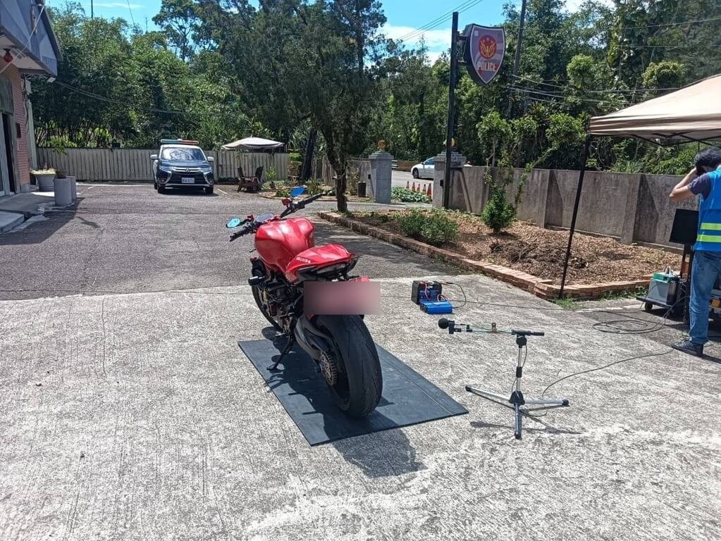 百萬杜卡迪噪音超標 桃園大溪警聯合稽查開罰
