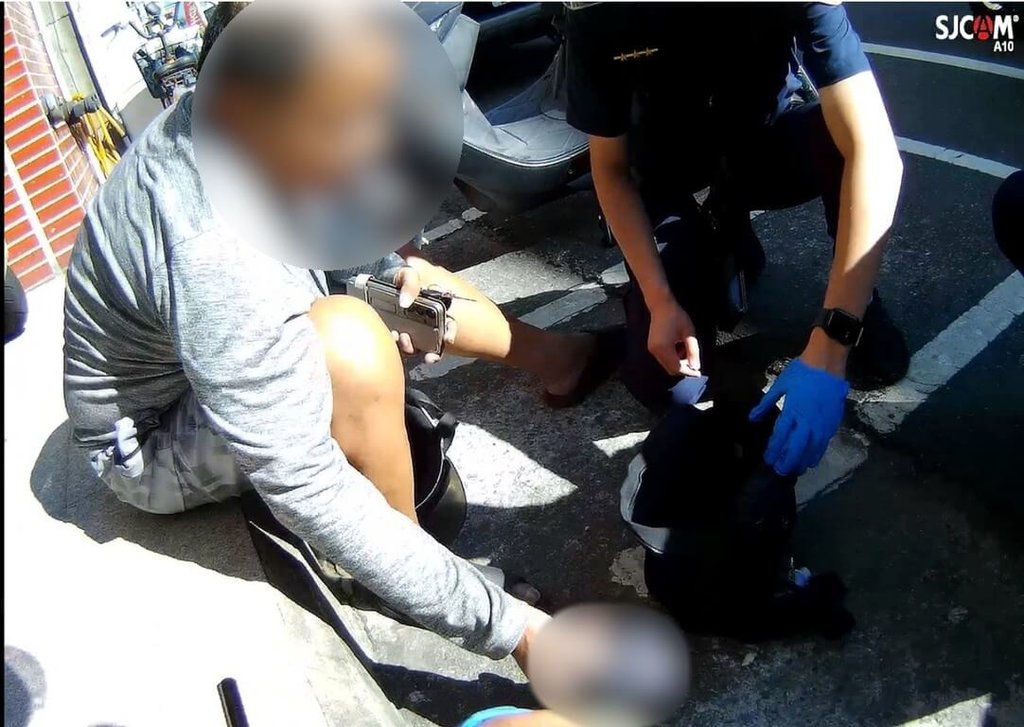 頭份騎士拒檢逆向、闖紅燈逃逸 警逮人查獲毒品