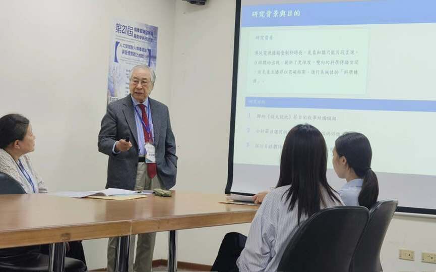 91歲還在拚學位!李富城深夜苦讀2年 碩士成績竟高達95分