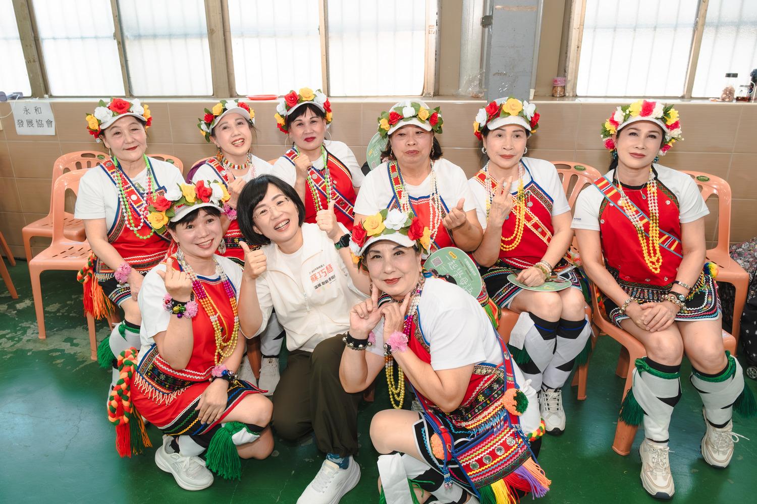  蘇巧慧致詞時，以阿美族語「Nga'ay ho！Ci Nikar 蘇巧慧 kako 。」向眾人自我介紹也問好。 圖：蘇巧慧競選辦公室提供 