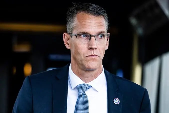川普力挺的愛荷華州共和黨州長候選人蘭迪·芬斯特拉（Randy Feenstra）則意外在初選中落敗。 圖:翻攝自X帳號@DemocraticWins