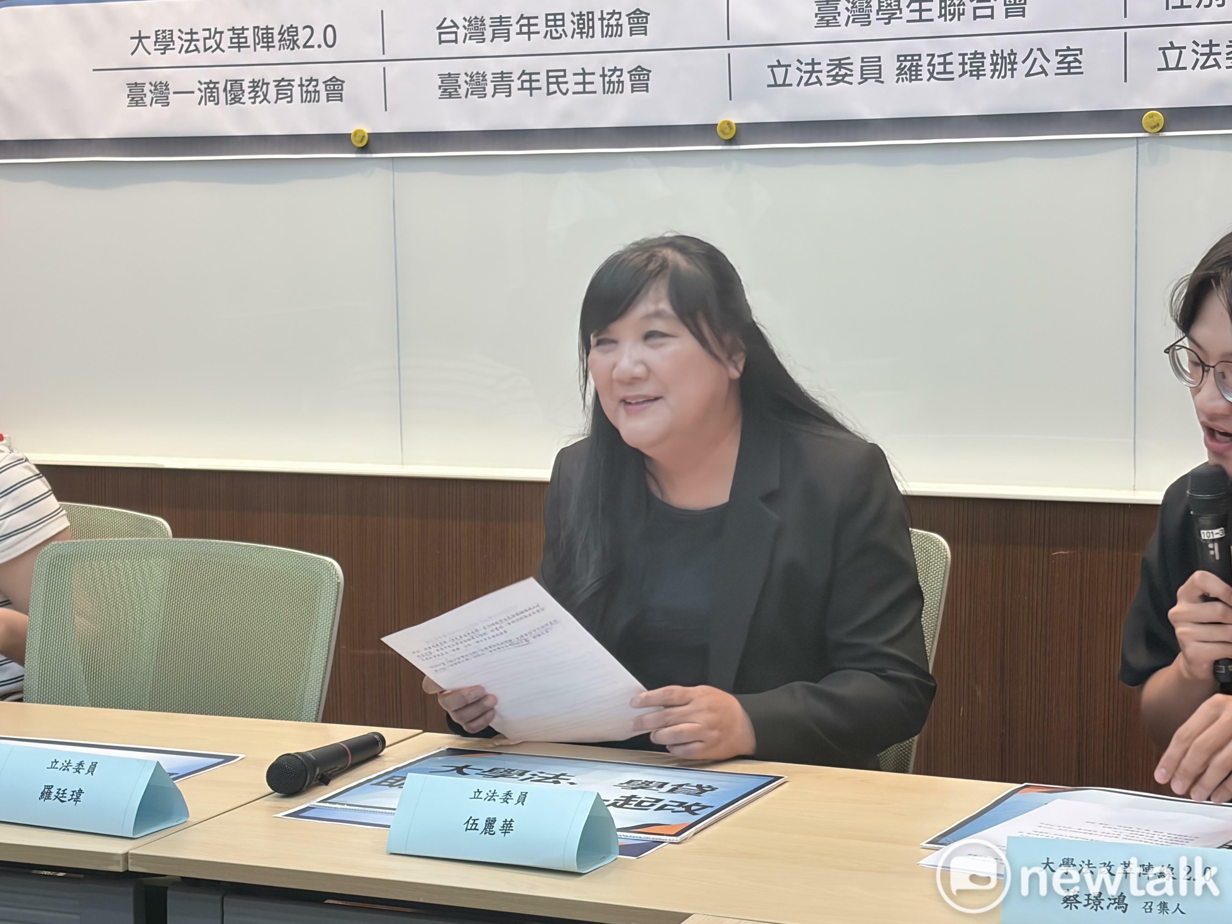  教育及文化委員會召集委員的民進黨立委伍麗華。 圖：李宣萱/攝 