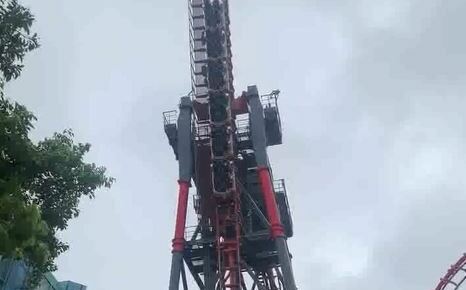 麗寶樂園「斷軌」驚魂!安全機制啟動20人卡半空中 網:永生難忘