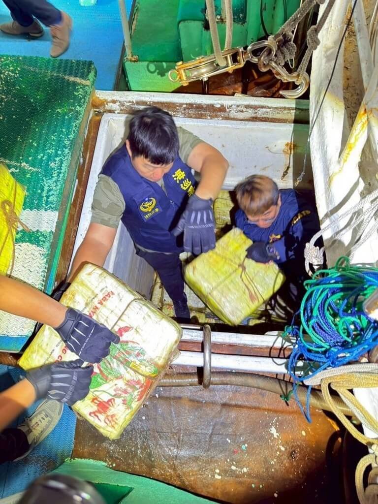海巡破獲1.8噸愷他命 歷年漁船走私毒品重量最高