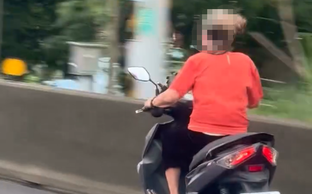 國道路肩驚見騎車狂飆!安全帽噴飛 目擊駕駛傻眼:阿嬤勇闖國道
