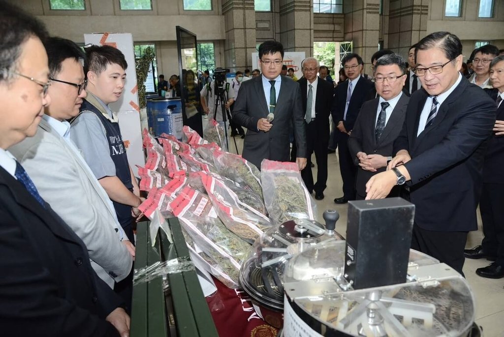 偵破依托咪酯煙彈及大麻工廠 橋檢李侃穎獲表揚