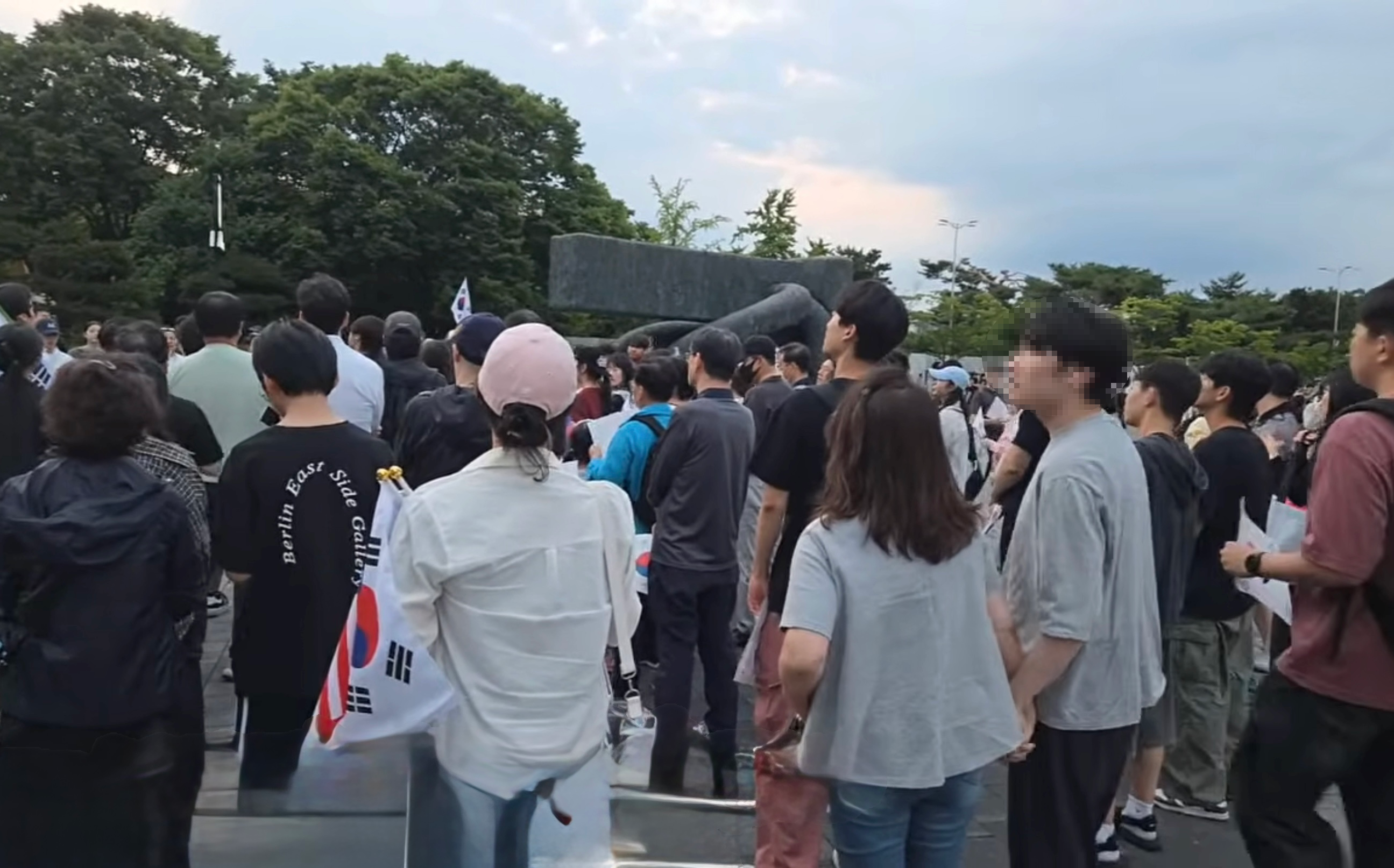 韓國選票短缺抗議現場真的有中國公安? 韓媒事實查核給出答案了...