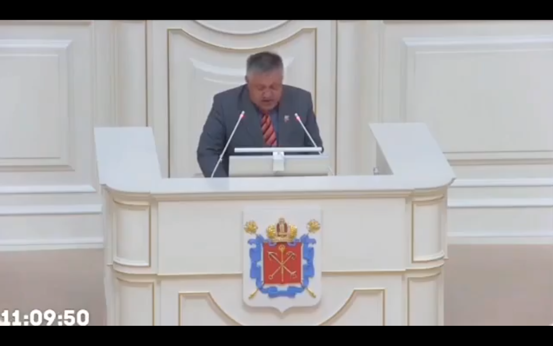 俄羅斯聖彼得堡立法議會議員維克托・彼得羅夫（Viktor Petrov）在公開場合呼籲對烏克蘭動用核武器。 圖:翻攝自X