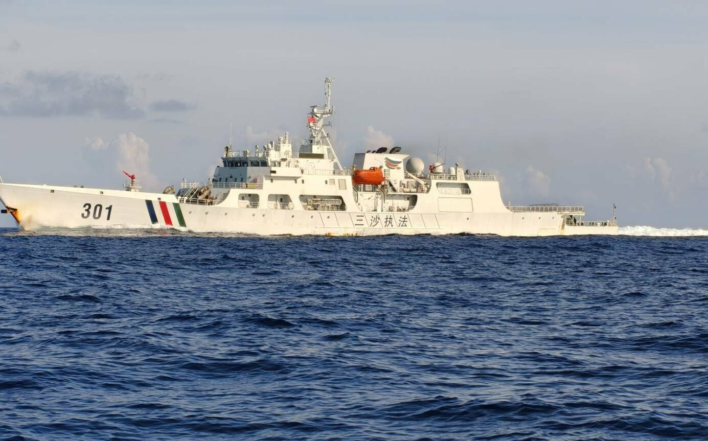 2艘中國公務船首度硬闖太平島禁止水域 遭海巡強力驅離