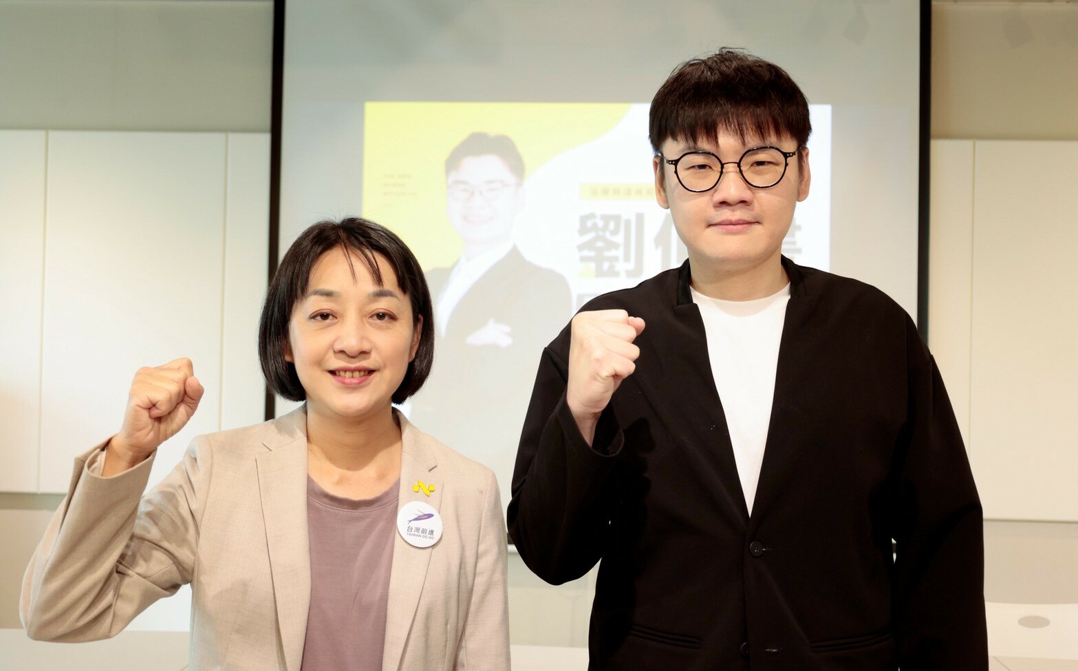 時力劉仲書宣布參選宜蘭縣議員 現場簽署「交通雙齊零城市」宣言