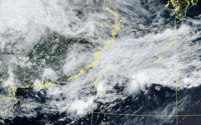 梅雨鋒面北移前先炸雨!雙低壓環流夾擊台灣 中南部慎防午後暴雨