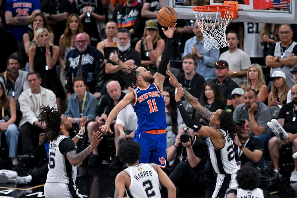 等了53年 布朗森狂轟45分率尼克NBA封王