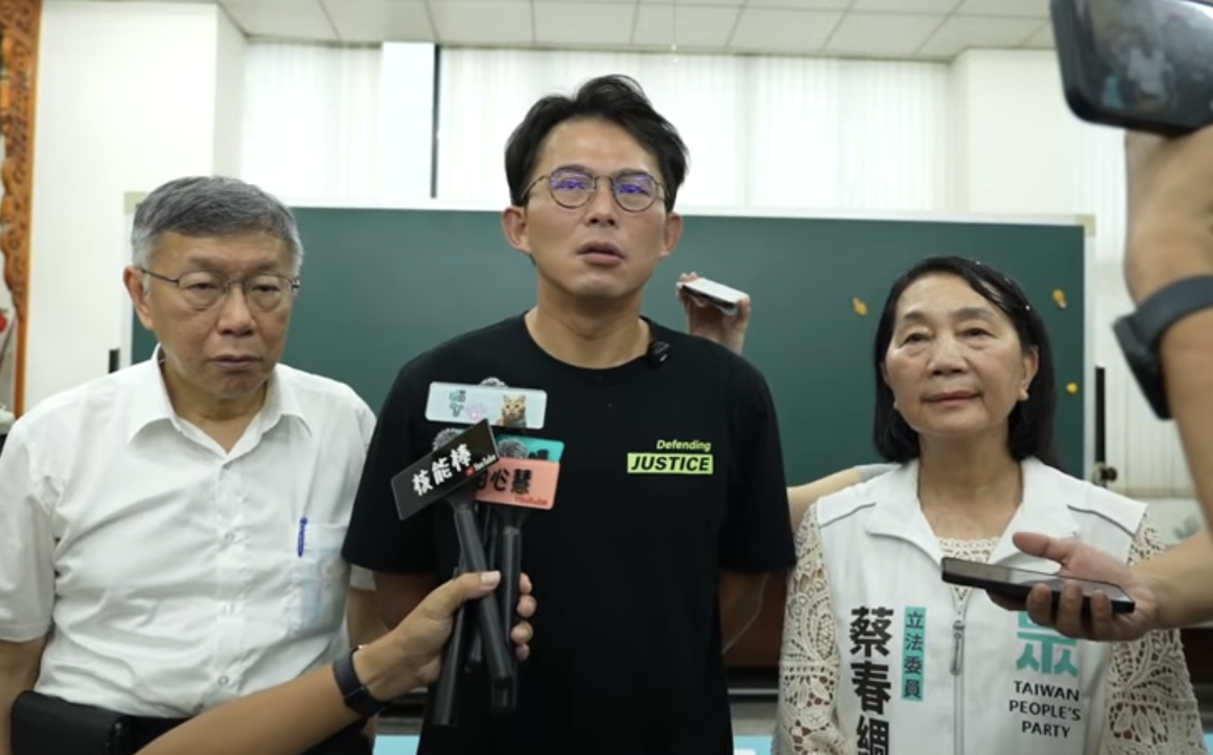 遭疑黃珊珊前助理爆與翁曉玲喬法案 黃國昌嗆:是民進黨過來的