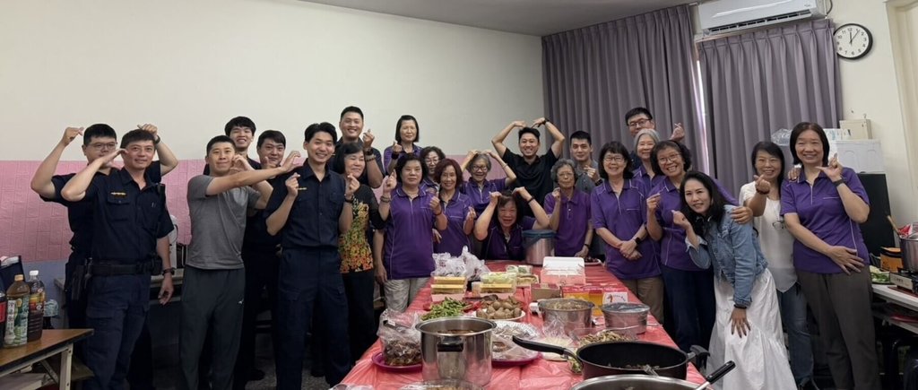慶祝警察節 中市志工隊送暖慰勞二分局員警