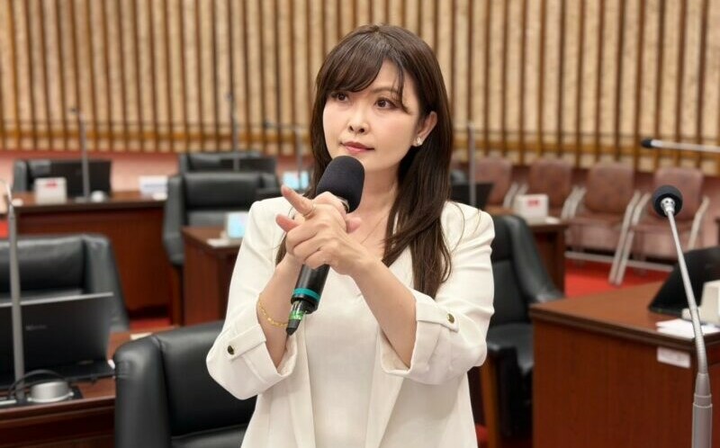 媒體民調稱賴瑞隆大勝柯志恩 高雄藍營酸:吹哨壯膽!