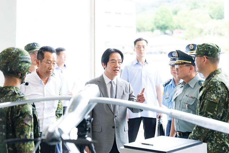  賴清德說，ALTIUS-600M攻擊型無人機實彈射擊成績優異。 圖：總統府提供 