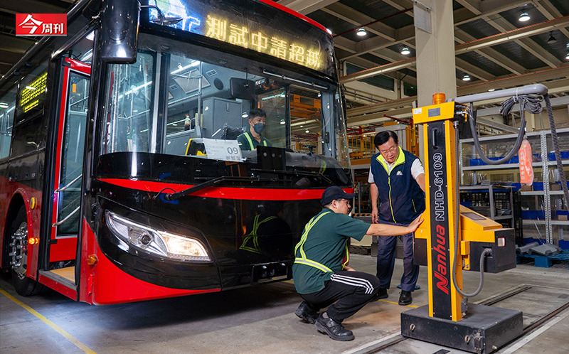 一場火燒車意外,加速華德動能安全轉型路!車王電小金雞憑什麼打贏中國車廠奪單?