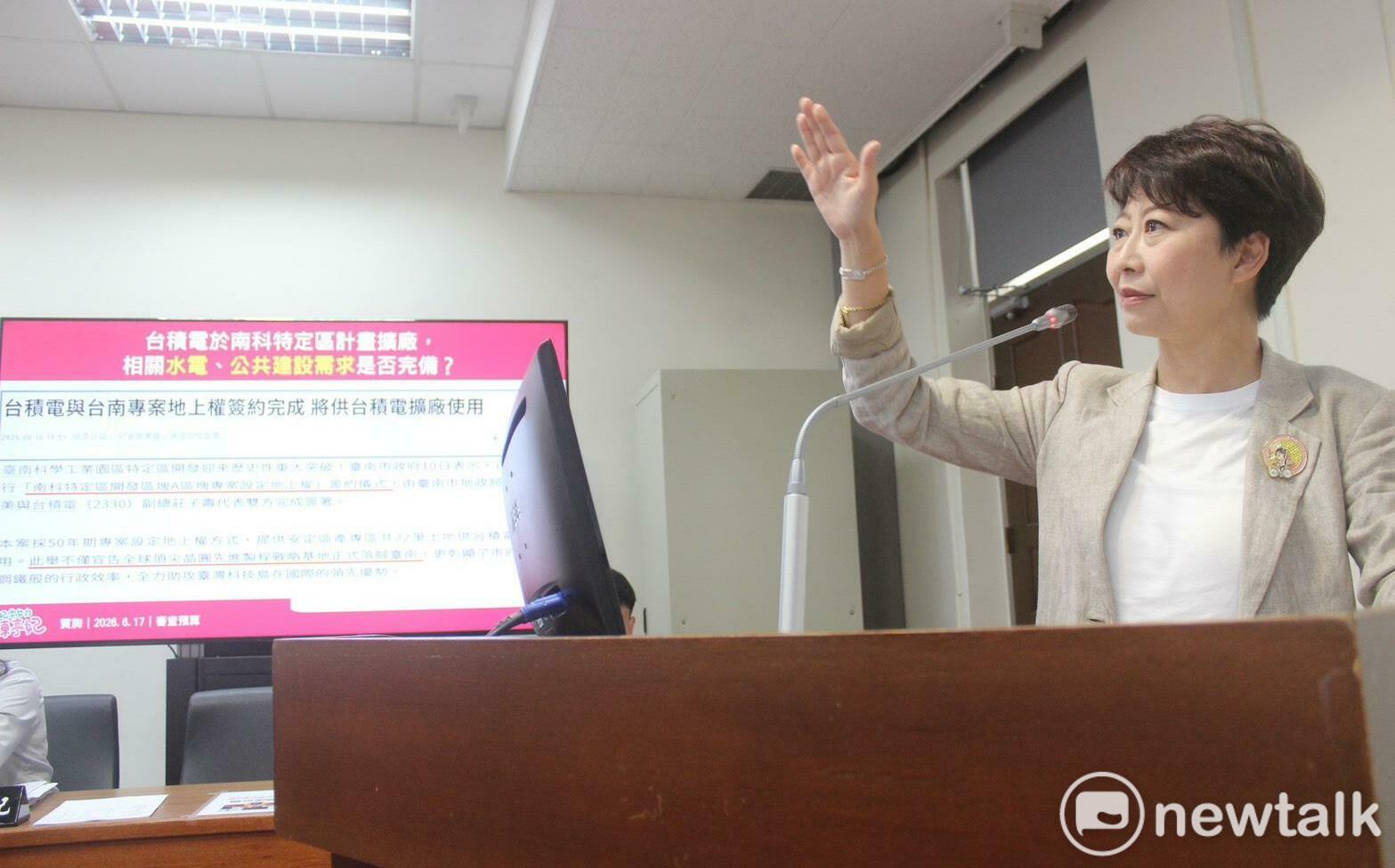 陳亭妃促台南科技與傳產並進 要求水電到位 爭取無人機預算 率先成立中小微轉型輔導平台