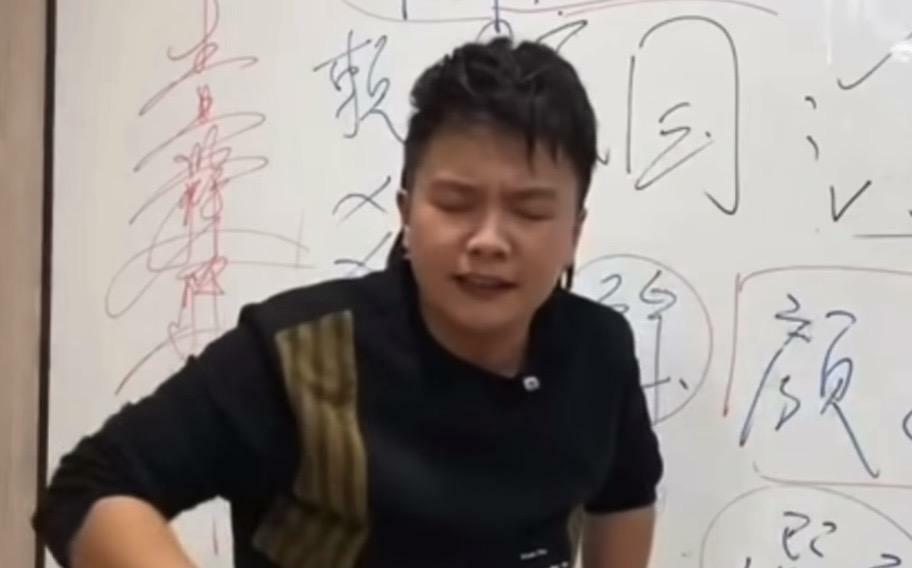 玄濟宮「濟顛禪師」鄔馨茹竟是小草!傳教扯民眾黨被迫害 民眾愣:張開眼說話好嗎