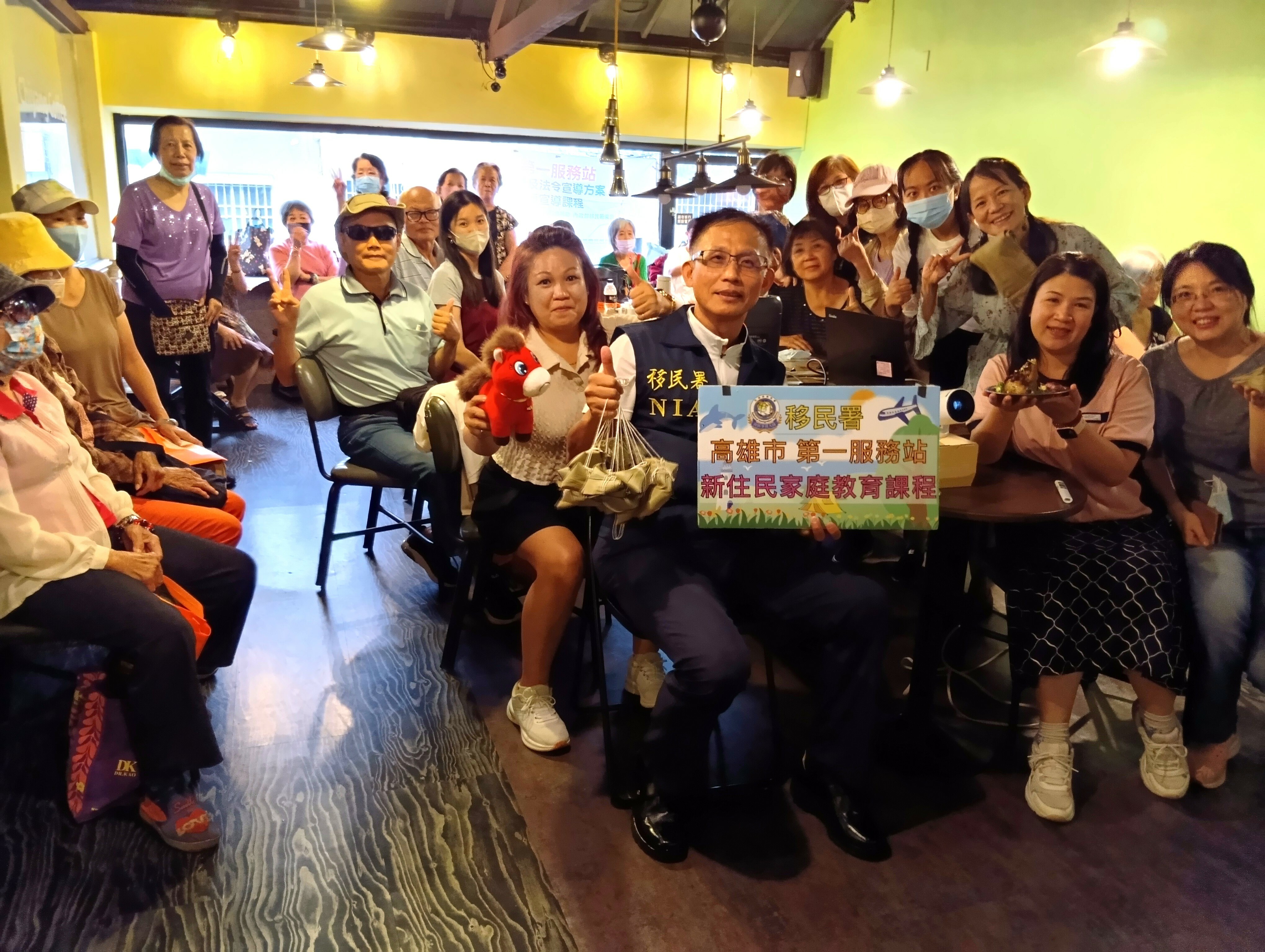 台越傳統文化熔一爐 移民署高一站邀新住民體驗端午粽香
