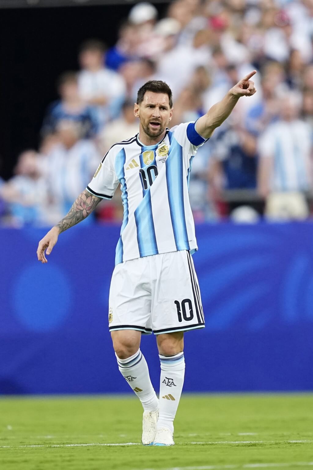 梅西未受罰梓瓦內禁賽3場 南非教頭批FIFA雙標