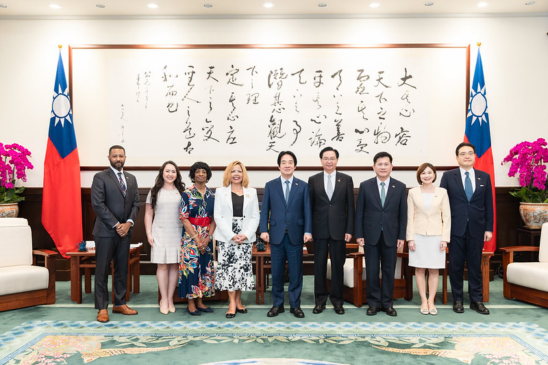  賴清德接見美國聯邦眾議院「國會非裔議員連線」副主席麥珂貝（Lucy McBath）訪團。 圖：總統府提供 