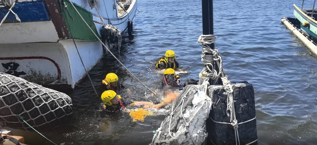 台南安平下海捕魚溺水 6旬男命危送醫