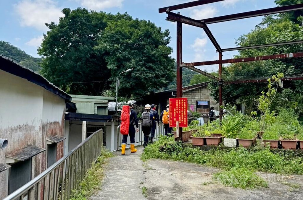 新北三貂嶺登山遇蜂螫 男子恢復意識獲援救下山