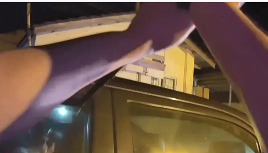彰化二水男童溜進車內玩耍反鎖大哭 警消破窗救出