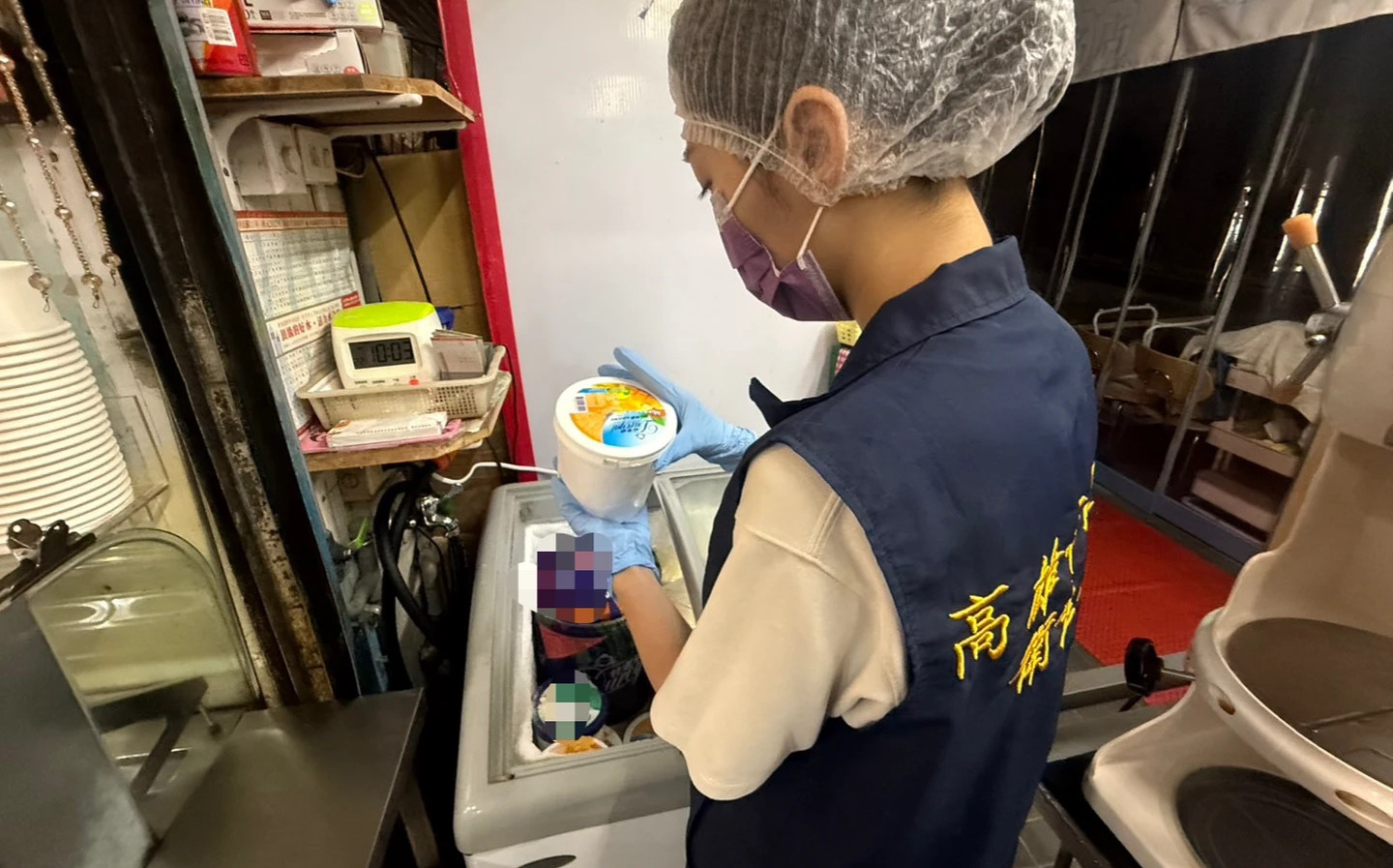 高雄老字號冰店爆食安問題!吃到保麗龍消極處理 衛生局出手了