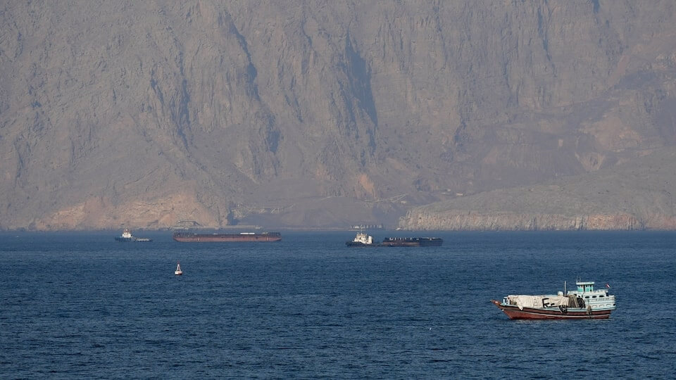 荷莫茲海峽航運復甦 CNN:過去24小時26艘船隻通過