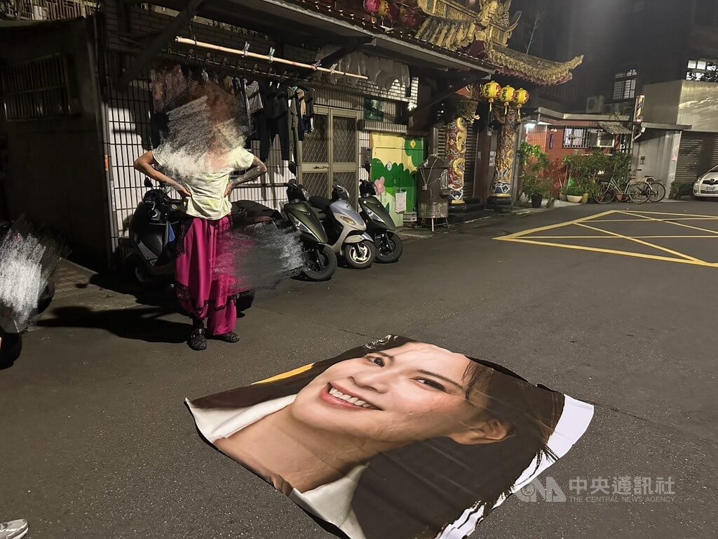 議員選舉布條遭法男挖走要創作 北市警迅速偵破
